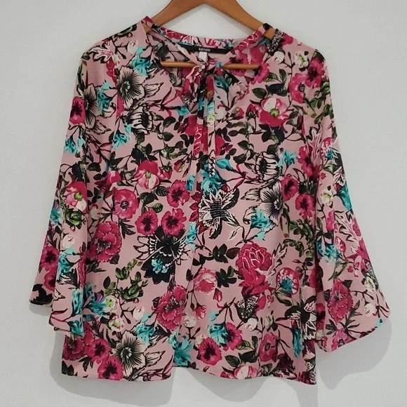 Kensie Pink Floral V-Neck with bow tie bell sleeve blouse size M - Picture 5 of 12